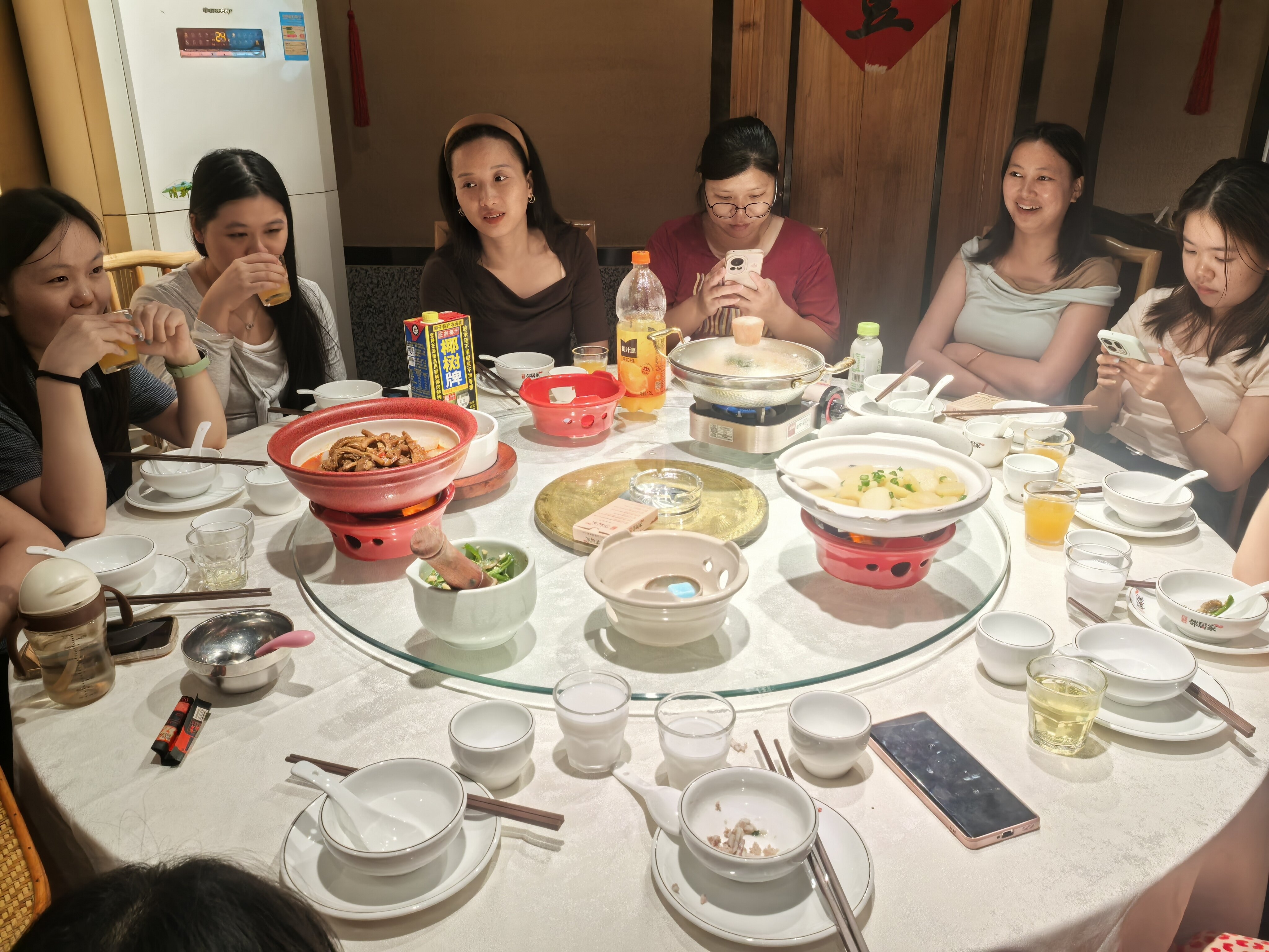 吃饭合照7a6a8ba_proc.jpg